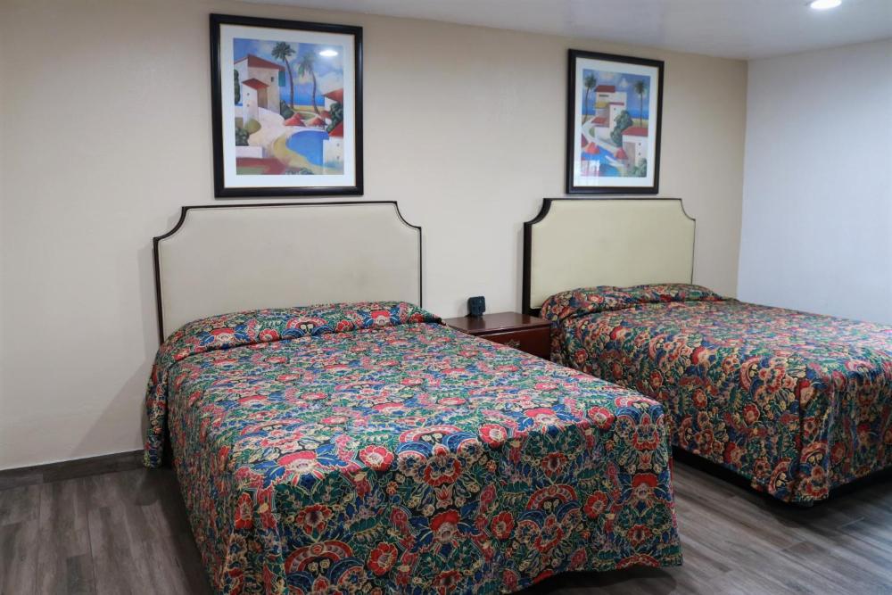 Queen Room with Two Queen Beds interior